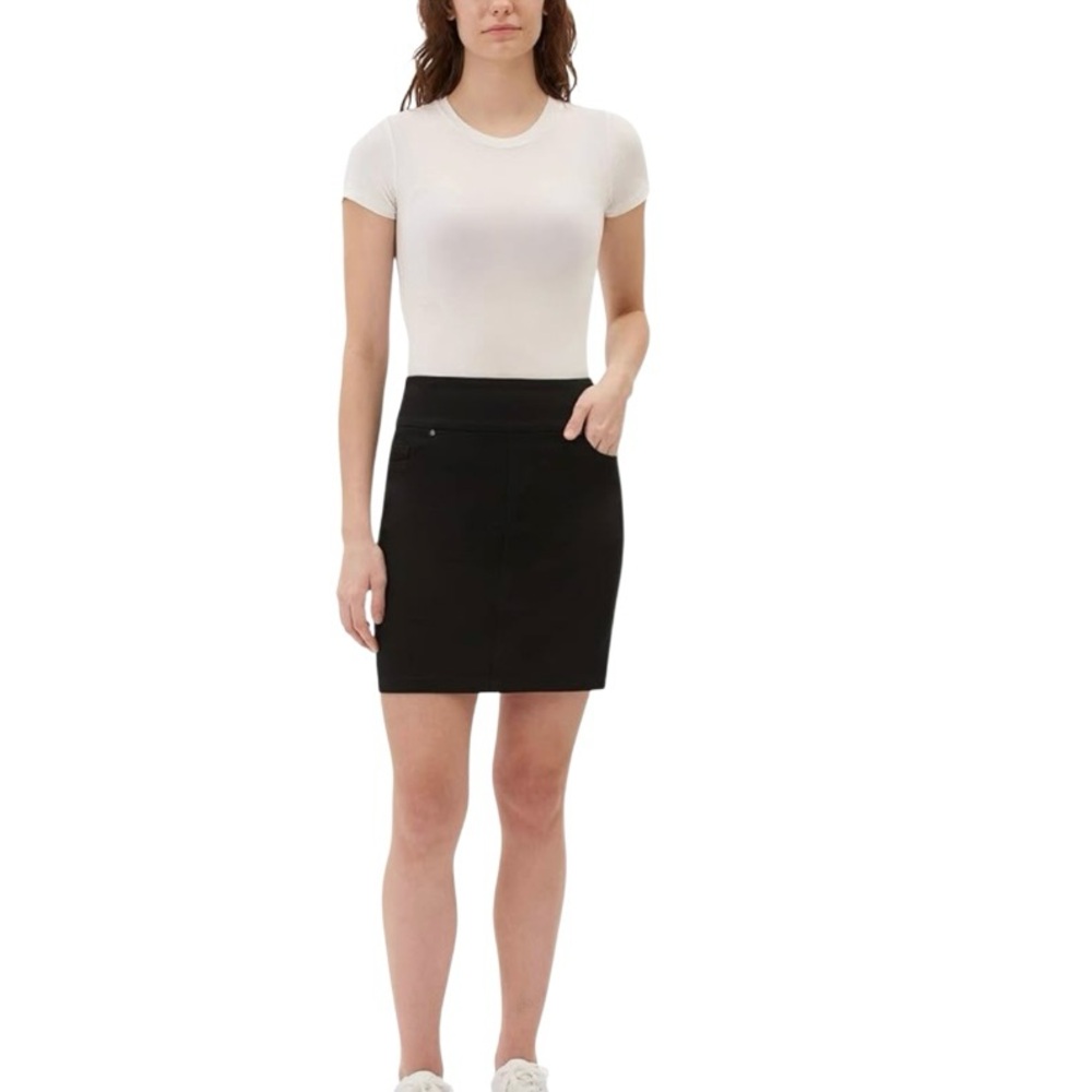 S.C. & Co. Womens Solid Black Pull on Skort‎ Front and Back Pockets NWT!